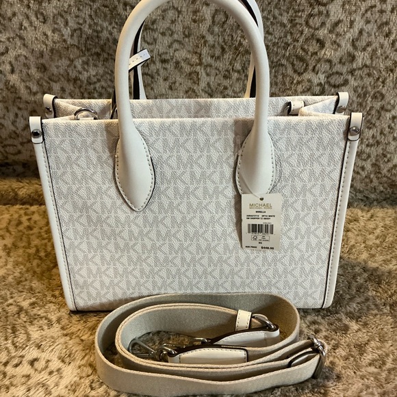 Michael Kors White & Ivory Signature Logo Bag W/Crossbody. Absolutely stunning 🤩 - Picture 3 of 3